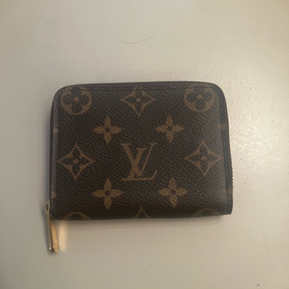 Louis Vuitton Brown Gold Monogram Key Card Holder